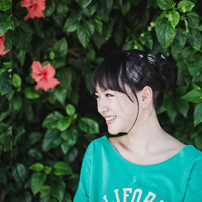 qq头像阳光意境女生:表面现象_WWW.TQQA.COM
