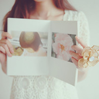 听着你甜甜的话语:剪刀手唯美头像女生_WWW.TQQA.COM