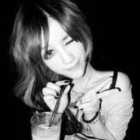 妩媚灰色美女头像:漂亮姑娘:光芒万丈_WWW.TQQA.COM