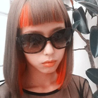 幸福不是你唱的情歌:可爱类女生短发qq头像_WWW.TQQA.COM