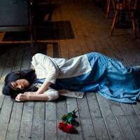 森系女生qq头像伤感:抱着回忆等半年_WWW.TQQA.COM