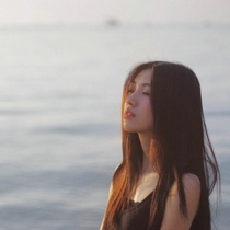 女生一个人孤单头像:唯美又伤感_WWW.TQQA.COM