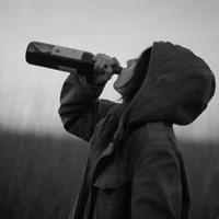 欧美头像男生喝酒_WWW.TQQA.COM