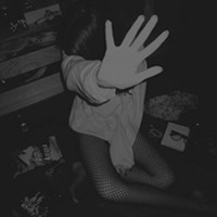 灰色伤感女生头像_WWW.TQQA.COM