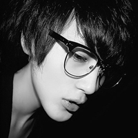 每逢佳节倍思亲:欧美伤感男头:你有一万个烂借口_WWW.TQQA.COM