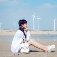 侧脸qq头像靠墙女生:意境任在_WWW.TQQA.COM