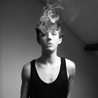 帅气的黑白男生头像_WWW.TQQA.COM