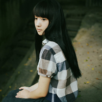 侧脸qq头像靠墙女生:意境任在_WWW.TQQA.COM