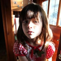 爱搞怪的QQ头像:可爱欧美小女孩头像_WWW.TQQA.COM