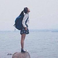 全身照QQ头像图片:远景唯美女生_WWW.TQQA.COM