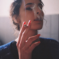 抽烟的非主流女生头像:从此以后各过一生_WWW.TQQA.COM
