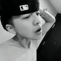 活得超累的黑白伤感男生头像图片_WWW.TQQA.COM