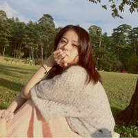 侧脸qq头像靠墙女生:意境任在_WWW.TQQA.COM