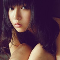 非主流酒吧女生QQ头像,放纵割舍不掉的感情_WWW.TQQA.COM
