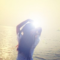 爱情渐渐褪去了颜色:唯美头像吧女头:不愿再见面_WWW.TQQA.COM