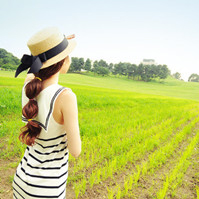 花季少女:戴帽子的唯美女生头像:超赞_WWW.TQQA.COM