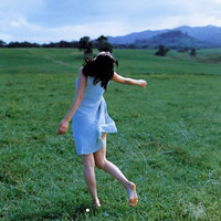 绿色意境女生头像:喜欢夏天闻雨的味道_WWW.TQQA.COM