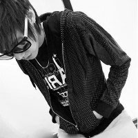 帅气的黑白男生头像_WWW.TQQA.COM