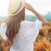 还是会想起那个人:意境唯美的女生头像:离开你以_WWW.TQQA.COM