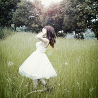 唯美长裙自然风:你不爱有人爱_WWW.TQQA.COM