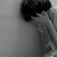 灰色头像女生侧面:爱情是致命的毒药_WWW.TQQA.COM