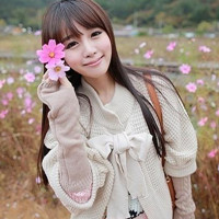 阳光下微笑的女生头像:生活要乐观_WWW.TQQA.COM