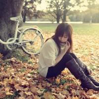 长大以后爱越来越远:森系女生QQ头像:留念从前_WWW.TQQA.COM