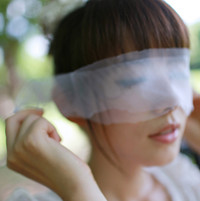 一个人伤感意境头像:听你说想我_WWW.TQQA.COM