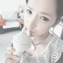 自搭情侣头像分开的一男一女:幸福就是我和你_WWW.TQQA.COM
