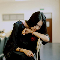 QQ绿色头像:唯美女生养眼:城在心却空了_WWW.TQQA.COM