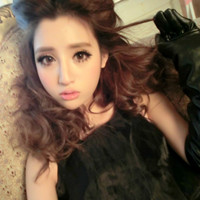 抱着小狗的可爱女生头像:卖萌是与身俱来的天赋_WWW.TQQA.COM