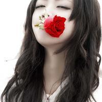 带花的女生头像:你是唯一不可替代_WWW.TQQA.COM