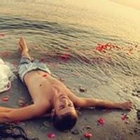 情侣头像左一右唯美:深爱的人明天就要嫁别人_WWW.TQQA.COM