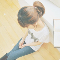 白色背景唯美女生头像_WWW.TQQA.COM