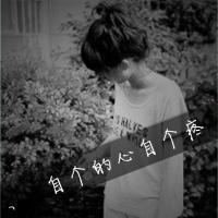 QQ灰色女生头像:带上耳机躲在寂寞黑夜里。_WWW.TQQA.COM