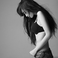 欧美超拽黑白女生头像_WWW.TQQA.COM