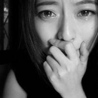 女生灰色qq头像:被爱情淘汰_WWW.TQQA.COM