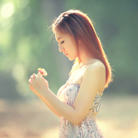 唯美阳光女生头像侧面:和你的记忆在慢慢褪色_WWW.TQQA.COM