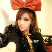 抿嘴个性女生头像_WWW.TQQA.COM