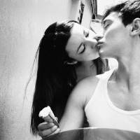 90后情侣kiss头像:时光盗不走爱人_WWW.TQQA.COM