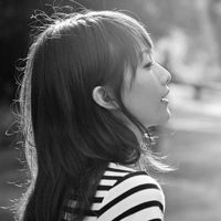 丢了回忆忘了你:伤感黑白女生头像:我的未来在哪_WWW.TQQA.COM
