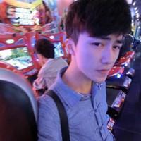 非主流情侣头像一左一右:海亲吻蓝了天_WWW.TQQA.COM