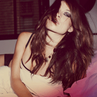 欧美女生吸烟头像_WWW.TQQA.COM