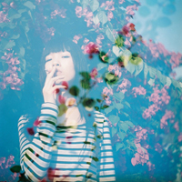 天蓝色背景唯美意境头像:回忆过去爱你的心跳_WWW.TQQA.COM