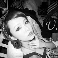 qq女生冷酷黑白头像_WWW.TQQA.COM