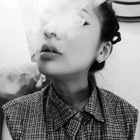 女生伤感灰色头像抽烟的:心是一座坟_WWW.TQQA.COM