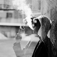 灰色帅哥头像:坚强的自己_WWW.TQQA.COM