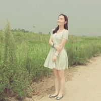绿色意境女生头像:喜欢夏天闻雨的味道_WWW.TQQA.COM