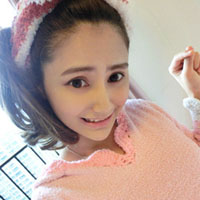 阳光下微笑的女生头像:生活要乐观_WWW.TQQA.COM