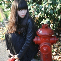 不管明天怎么样都选择爱你:侧着脸的唯美女生_WWW.TQQA.COM